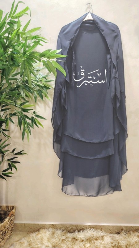 رمادي غامق