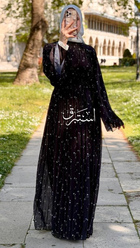 أسود